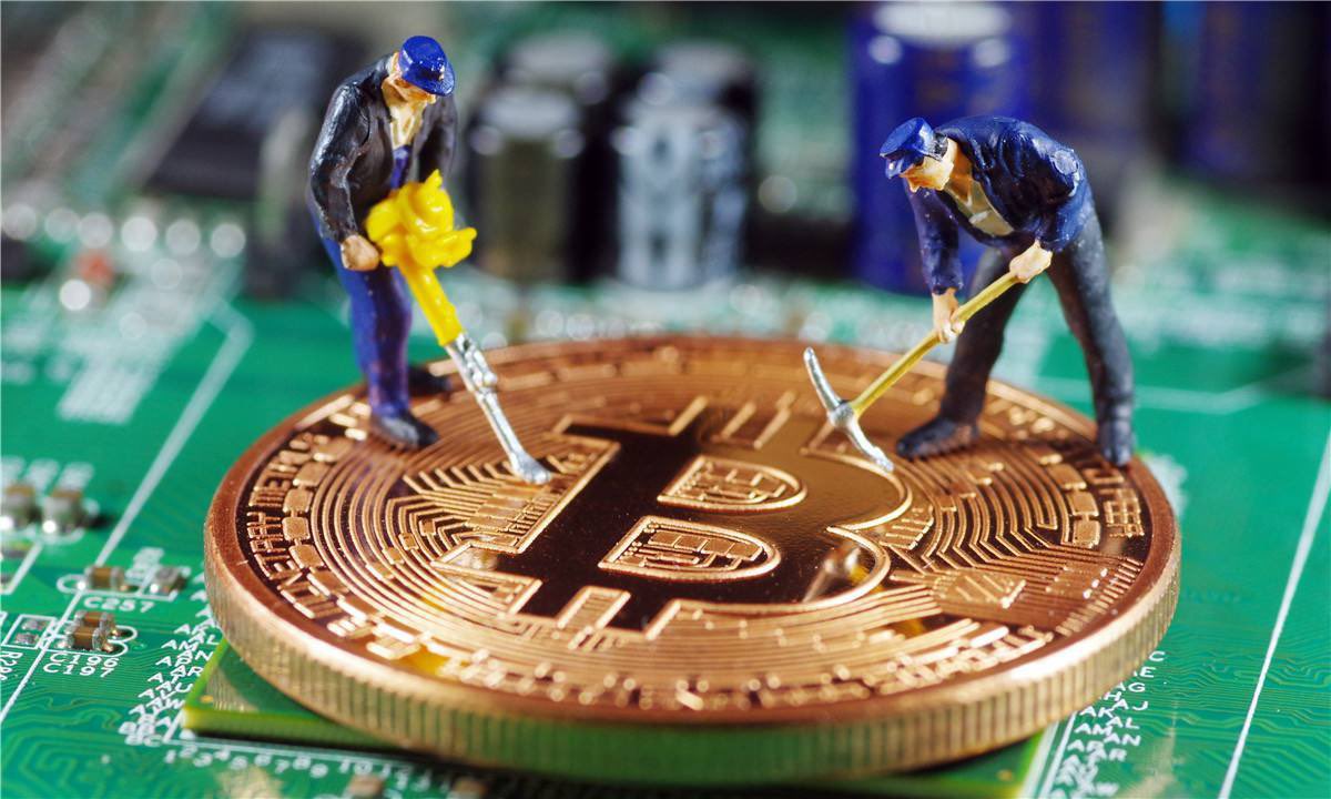 Toddvan24's tweet photo. "⛏️ NFT mining capabilities are now available on BitEngine!

Each NFT represents:
🔋 Real-time mining rewards
🗳 DAO governance rights
📲 Compatibility with the OKX Web3 wallet

The whitelist will be opening soon. Make sure your @okxweb3 wallet is ready!

#NFTMining #OKXWeb3 #BitEngine"