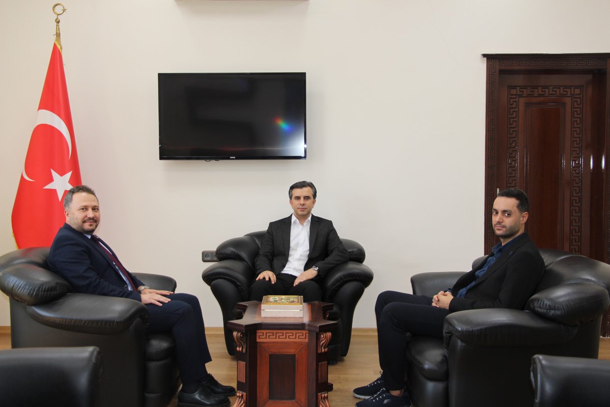 Siirt Aile ve Sosyal Hizmetler İl Müdürlüğü (@siirtashim) on Twitter photo İl Müdürümüz Sn. Sabri SİDAR ve İl Müdür Yardımcımız Cihan EKİNCİ ile birlikte, Tillo Kaymakamı Sn. Tanju ÇANAKCIOĞLU’nu makamında ziyaret etti cuma günü Tillo ilçemizde gerçekleştirilecek yaşlılık şurası ile ilgili karşılıklı fikir alışverisinde bulunuldu.
<a href="/Dr_KemalKzlkaya/">Dr. Kemal KIZILKAYA</a> İl Müdürümüz Sn. Sabri SİDAR ve İl Müdür Yardımcımız Cihan EKİNCİ ile birlikte, Tillo Kaymakamı Sn. Tanju ÇANAKCIOĞLU’nu makamında ziyaret etti cuma günü Tillo ilçemizde gerçekleştirilecek yaşlılık şurası ile ilgili karşılıklı fikir alışverisinde bulunuldu.
<a href="/Dr_KemalKzlkaya/">Dr. Kemal KIZILKAYA</a>