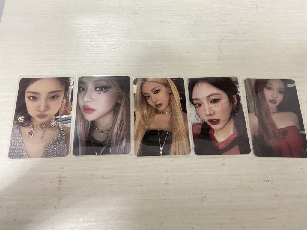 lyzuha's tweet photo. ph
—————
ningning pc set
—————
550 + sf
500 if payo

• via jnt
• 3 days 50% nrdp dop
• friday shipout
• w vid of card condi
———————
tags: aespa  whiplash armageddon my  girls world smini drama winter karina ningning giselle https://t.co/ZOTJBs8O4B
