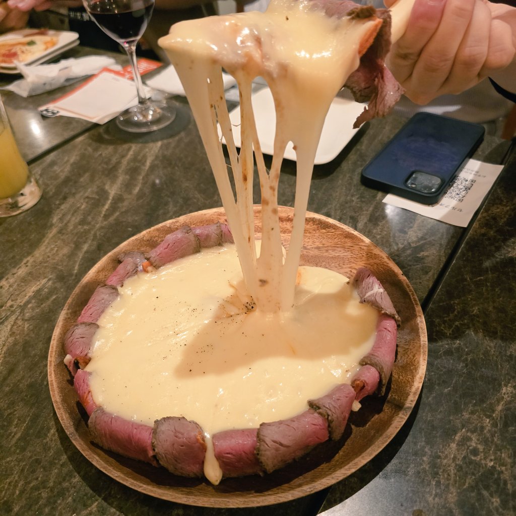 tamima517's tweet photo. ものすごく久しぶりにでヲタの皆とご飯しました🍕
とてもとても楽しかったです🧀🫶
#でヲタもちもちオンライン https://t.co/EBUPTg2tQO
