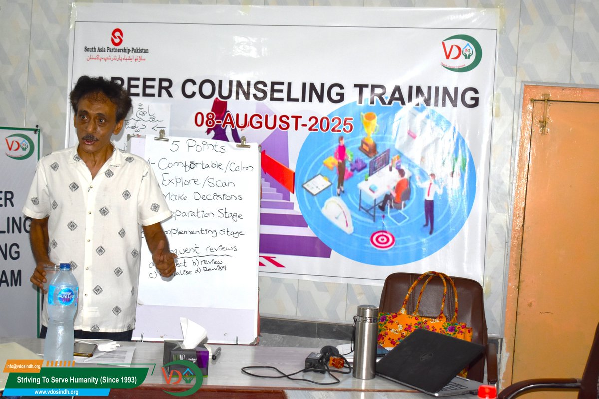 VDOPakistan's tweet photo. VDO organized a one-day Career Counseling Training at its office to empower young girls to pursue their career goals. The session was led by Master Trainer of South Asia Partnership Pakistan Mr. Sharjeel Ahmed, with support from Social Activist Ms. Nida Dayo and Mr. Siddaqat Ali. https://t.co/0nt86kBrFK
