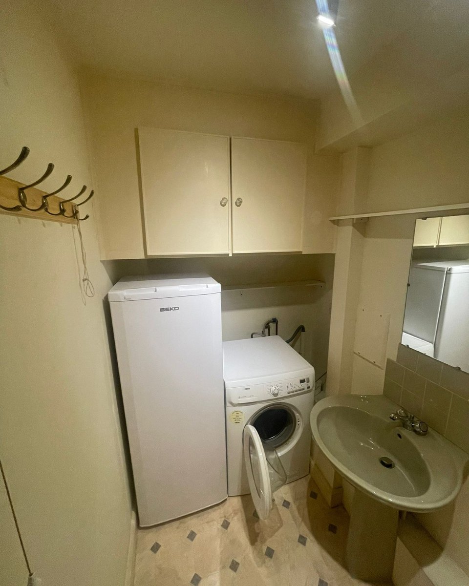 TProperties_'s tweet photo. Before and after...
Between our customer and @HowdensJoinery , they did well to redesign this very tight and awkward area. It is now a space that works as beautifully as it looks.
#ThomsonProperties #kitchenfitter #bathroomfitter #Surrey #Sussex https://t.co/3I5wOaNF9J