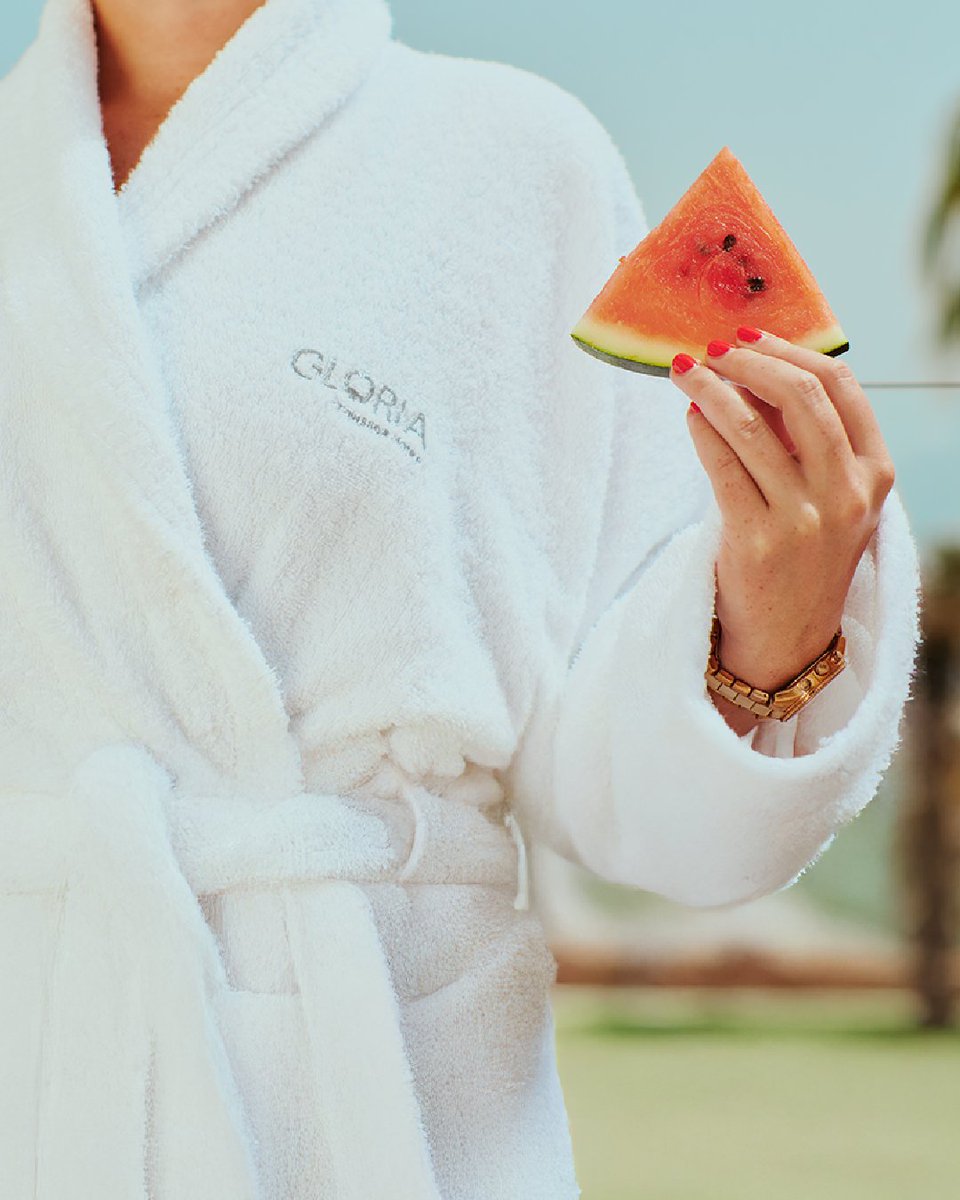 GloriaThalasso's tweet image. Modo off activado 🍉✨

Aquí, el único uniforme permitido es el albornoz…

Desayunos sin prisa, fruta fresca y la mejor compañía: la calma.

#GloriaPalace #UniformeDeVacaciones #ModoRelax #PuraDesconexión