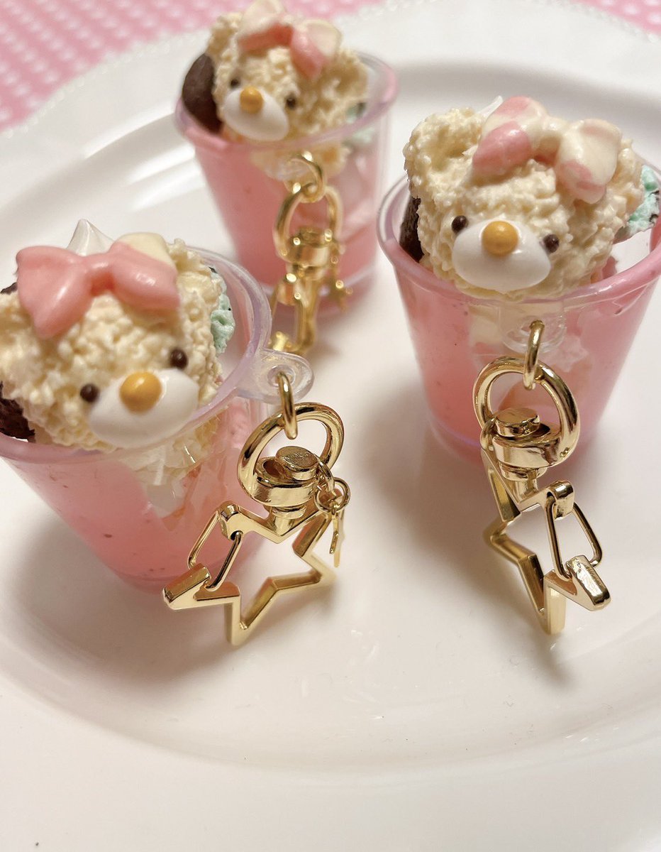 Kawaii__Stars's tweet photo. Kawaii☆Stars SHOP❣️
🦔かわいい🐣どうぶつえん🐯

【8/14〜27】
出展クリエイターさまご紹介💕

 Strawberry♡flowerさま

チョコのリボンでおめかしくまさんアイスや
クッキーにくまチョコがかくれんぼ🐻チョコチップクッキー🍪

リアルでかわいい🩷
アニマルスイーツが登場です♪

みているだけでワクワクしちゃう💓
甘くて美味しい幸せをお届けします🧸💕