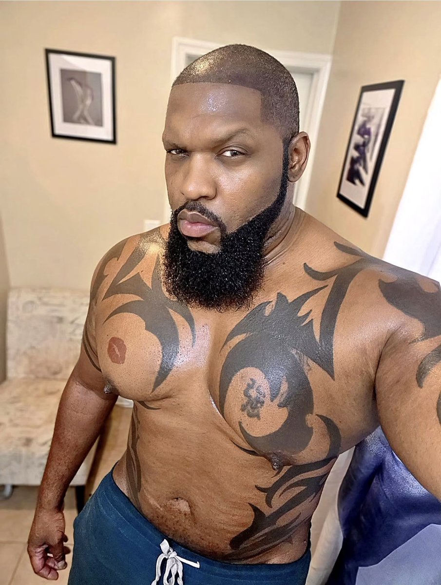 matureluv1's tweet photo. โCarefulโฆ stare too long and you might just bow without meaning to. ๐๐โ
#KingOfTemptation #RoyalPhysique #CrownAndCrave #GreenWithDesire #BlackKingMagic #SovereignStrength #MajesticAndDangerous #RegalHeat #UndeniableThrone #RoyalFlex https://t.co/jFEmGuUCMn
