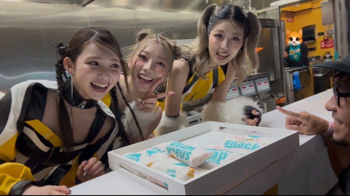 普通に私と菜乃ちゃんだけ見つめあってるのシヌよな。好きすぎるんだが‼️‼️‼️
でも梨乃ちゃむのピースと可愛いがすぎるし…LA優希さんに一生恋してる。

そう、IS:SUEに恋してる。