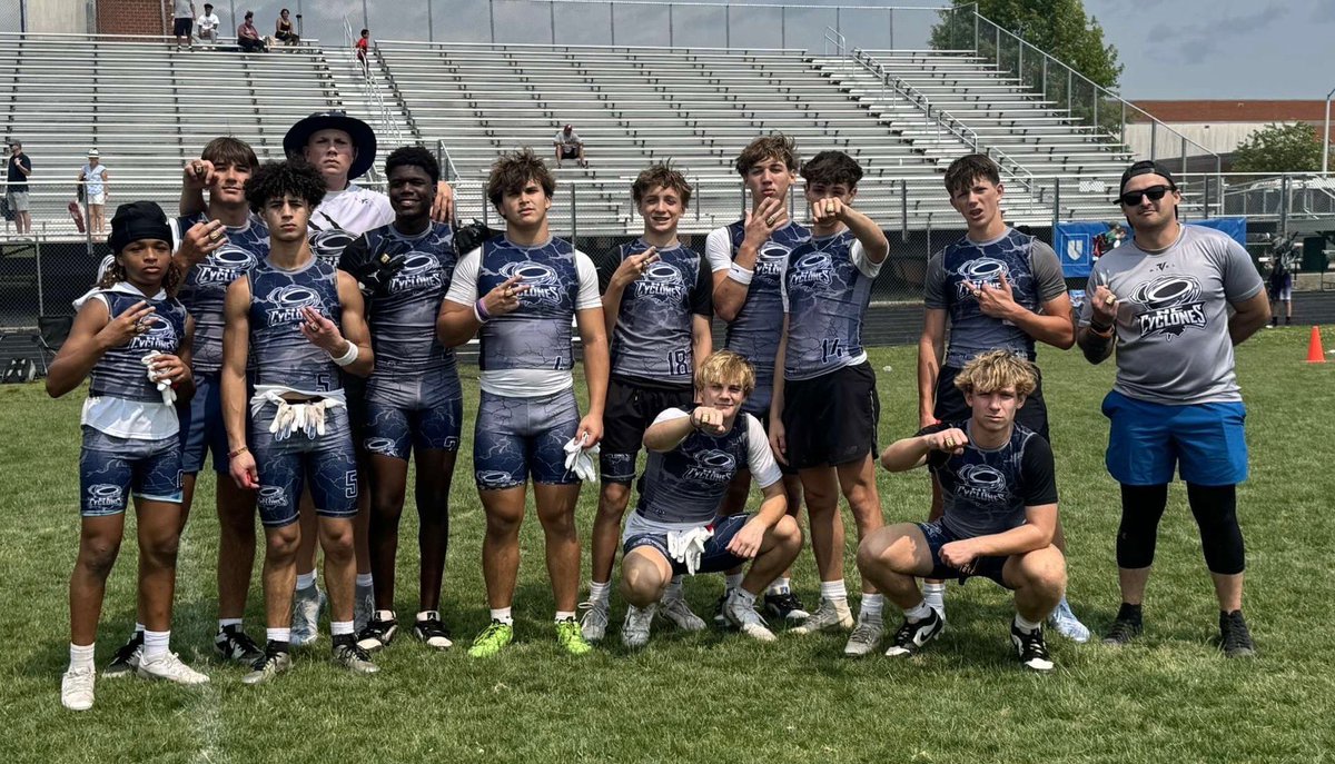 Bringing championship energy to sophomore varsity season! 🏆

7v7 champions this summer - we built skills, bonds, chemistry, and competitive fire. 

Ready for Friday nights and carrying this momentum into the season! 💪

#Recruit2028 #CFBRecruiting #DefensiveEnd #7v7Champions