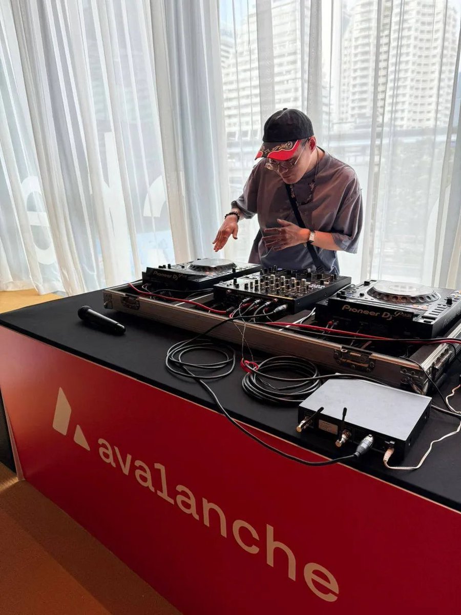 GM chat

Got behind the DJ booth at some dope event and thought to myself, 'Should I part-time DJ or nah?'

What do y'all think?