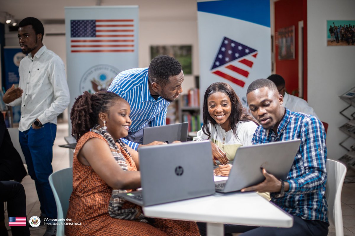 manager_kab's tweet image. Une salle, des esprits brillants, une même vision : apprendre, partager, progresser. Merci à l'@USEmbKinshasa pour cet espace où la jeunesse trouve des clés pour bâtir le futur. 🔑🇨🇩
#Elibrary #EspaceDesavoir #RDCenMarche
@USAmbDRC @AleshOfficiel @LamikaJoel