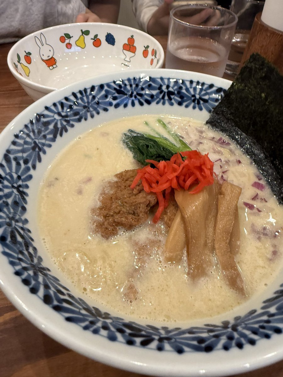 vamo_TakaIke's tweet photo. 道頓堀でveganのお店に出会えるとは!生大もでかいし、豚骨ラーメンうますぎる‼︎ たこ焼きはエリンギと白菜! #PivotBASE https://t.co/zvChvGdtEa