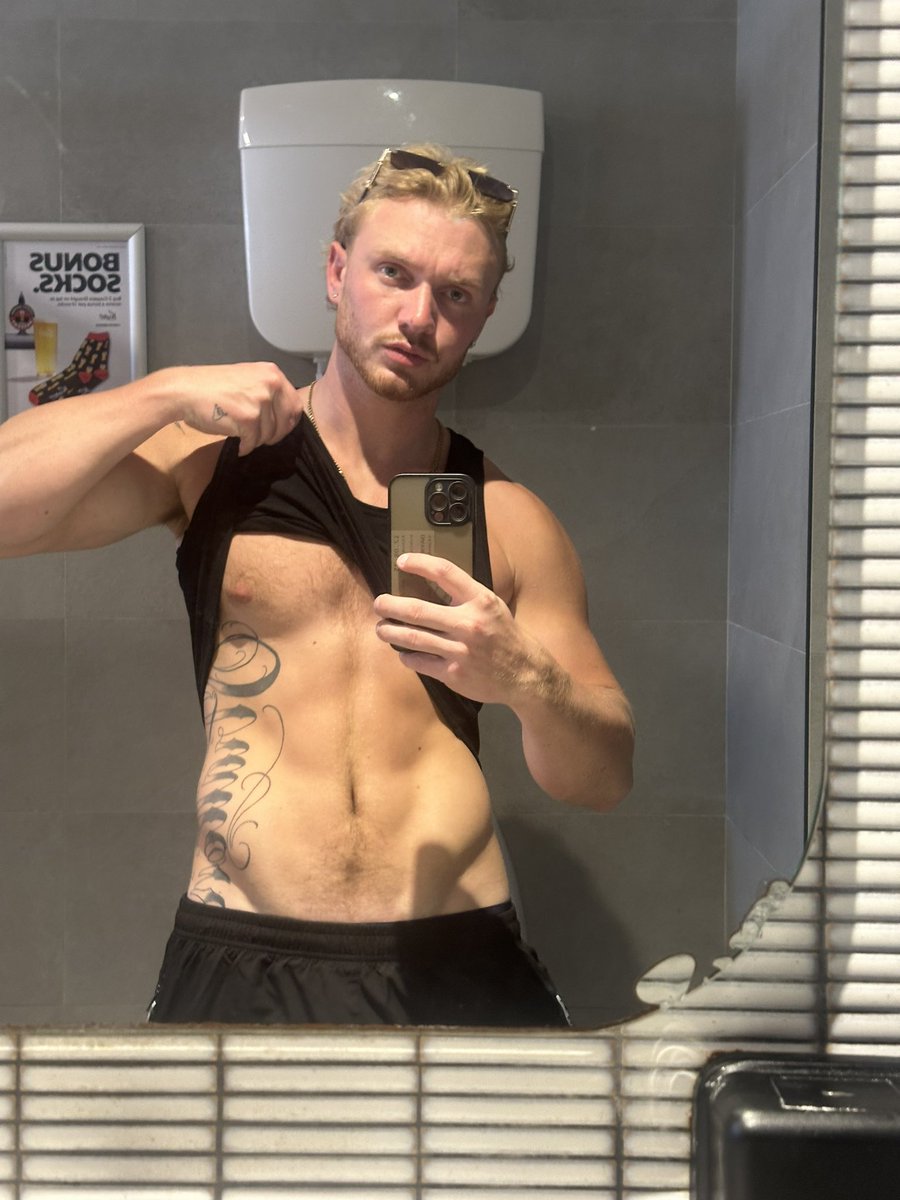AlphaJohn22's tweet photo. I am better than you! Pay up! 
#alpha #findom #cashpig https://t.co/1oFjoR46PD