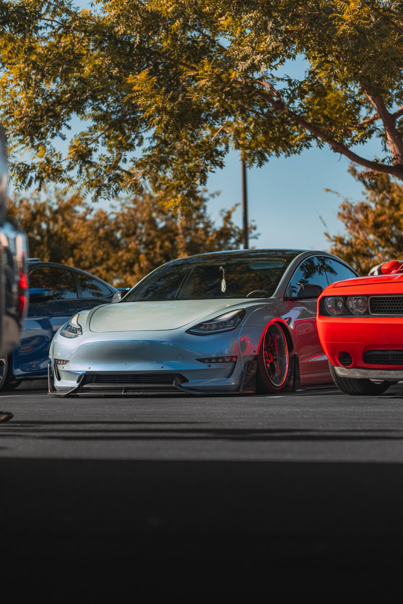 got a camera like 3 months ago, so just been practicing photography after graduating college (need a job 🙏🙏)