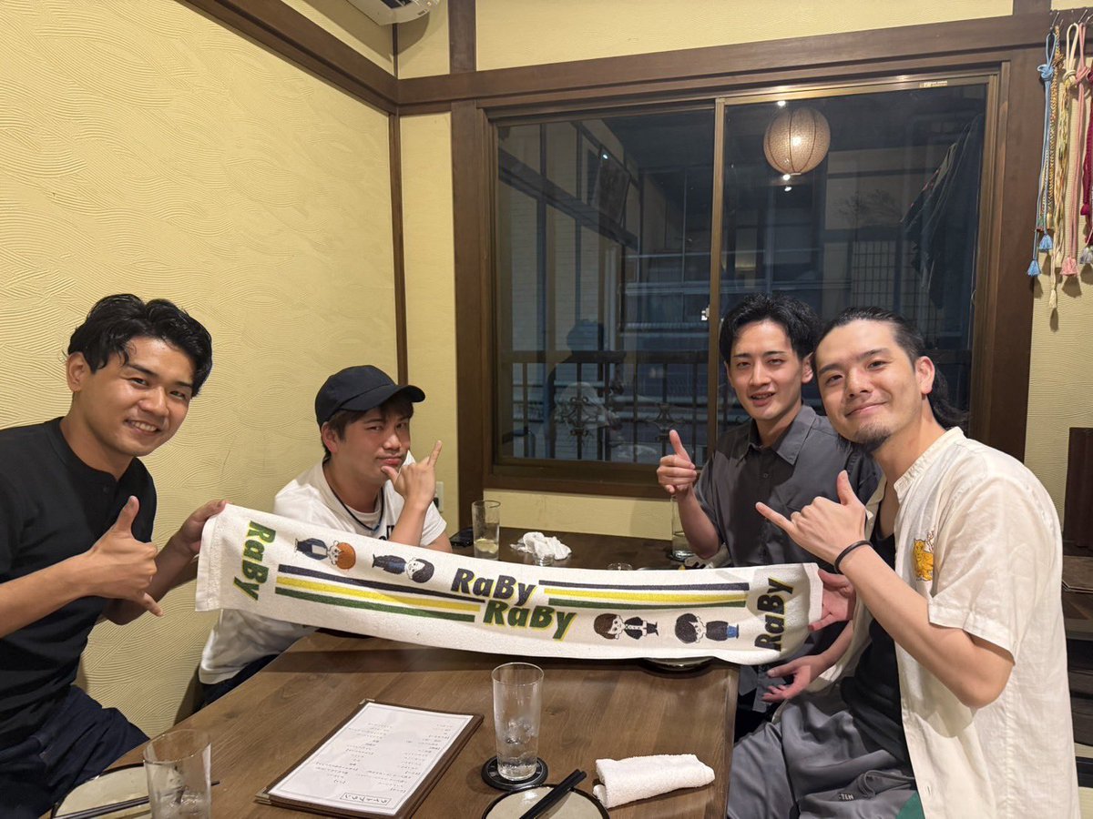 tack1993's tweet photo. 時間が経ってもあの時の思い出は永遠に✨
懐かしい話を沢山して飲んで食べて歌って🎤
楽しかった〜
#RabyRaby
#ハウステンボス
#ミュージカル https://t.co/61FcGjIP8C