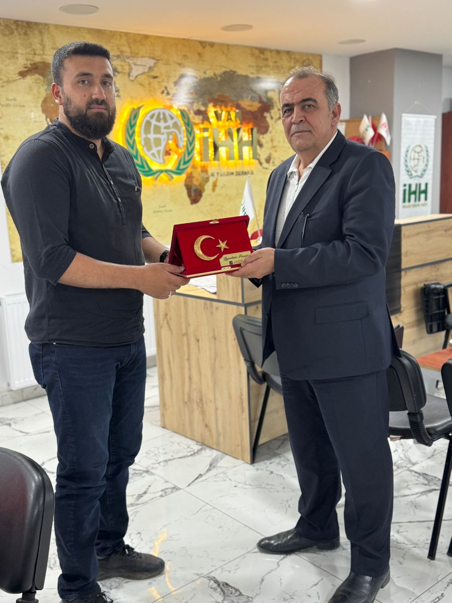 Anahtar Parti Van (@anahtarpartivan) on Twitter photo Anahtar Parti İl Başkanlığı olarak, İHH İl Başkanı Abdullah Tekin’i ziyaret ederek fikir alışverişinde bulunduk. Nazik ev sahiplikleri için teşekkür ederiz.
<a href="/anahtarparti/">Anahtar Parti</a>
<a href="/ihh_van/">Van İHH</a>
<a href="/adnansuphanoglu/">Adnan SÜPHANOĞLU</a> <a href="/fatihyalciintr/">Fatih Yalçın</a>
<a href="/avHCYilmaz/">Hatice Ceren Yılmaz</a> <a href="/avukatayhanerel/">Ayhan EREL</a> <a href="/OzcanGngr/">Özcan Güngör</a>
<a href="/anahtarpartivan/">Anahtar Parti Van</a> Anahtar Parti İl Başkanlığı olarak, İHH İl Başkanı Abdullah Tekin’i ziyaret ederek fikir alışverişinde bulunduk. Nazik ev sahiplikleri için teşekkür ederiz.
<a href="/anahtarparti/">Anahtar Parti</a>
<a href="/ihh_van/">Van İHH</a>
<a href="/adnansuphanoglu/">Adnan SÜPHANOĞLU</a> <a href="/fatihyalciintr/">Fatih Yalçın</a>
<a href="/avHCYilmaz/">Hatice Ceren Yılmaz</a> <a href="/avukatayhanerel/">Ayhan EREL</a> <a href="/OzcanGngr/">Özcan Güngör</a>
<a href="/anahtarpartivan/">Anahtar Parti Van</a>