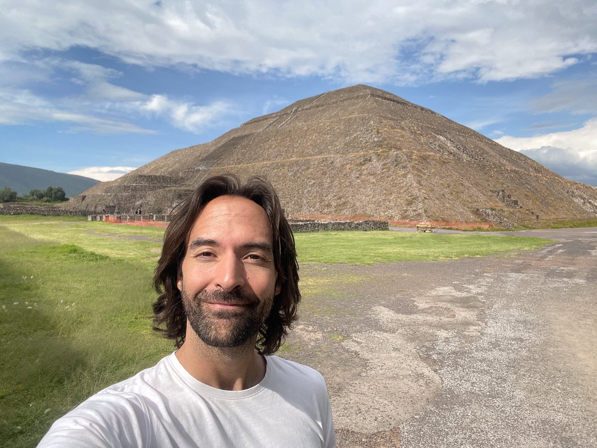 FranFargas's tweet photo. La Pirámide del Sol, Ubicada en la antigua ciudad de Teotihuacan su tamaño asombra, 225 metros por lado y unos 65 metros de altura. https://t.co/pdNEIvnVoQ