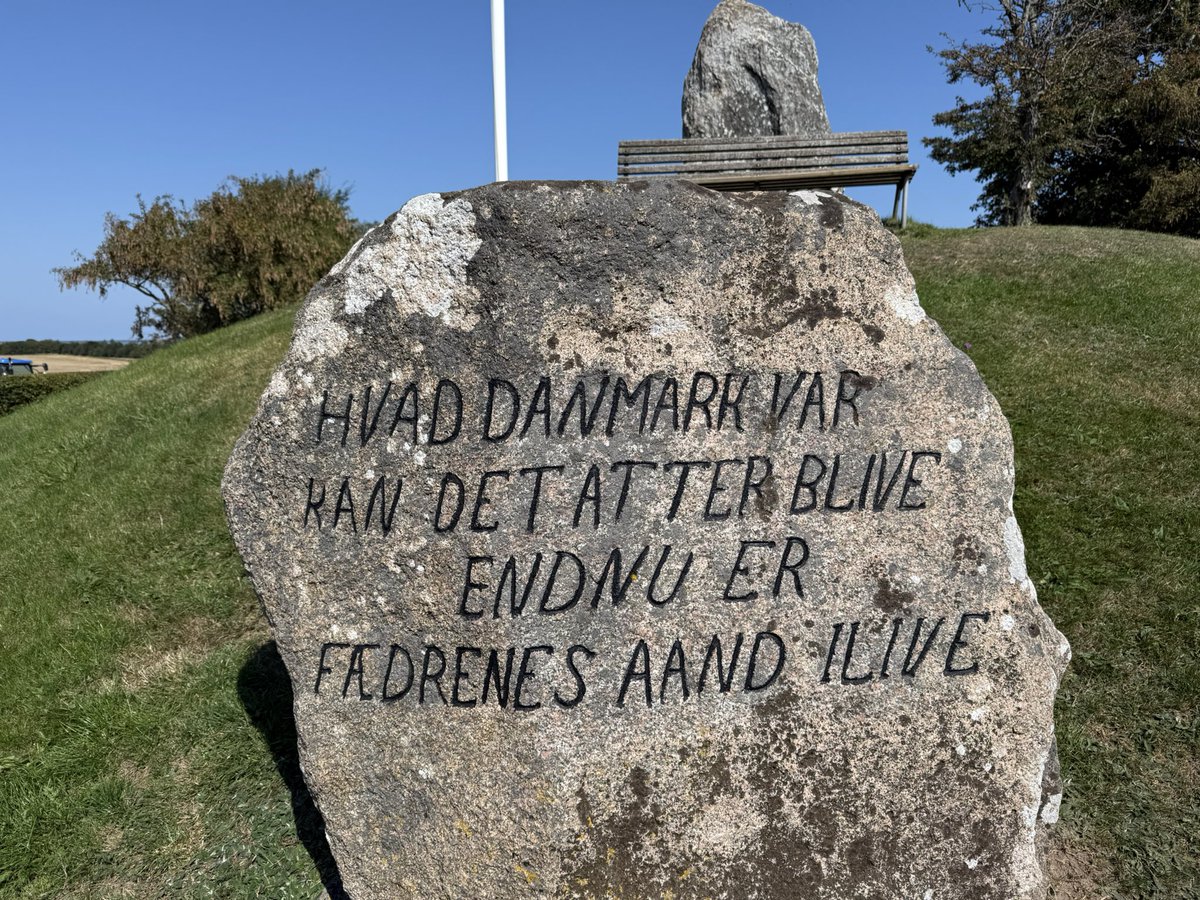 Jeg tolker den her sten som et tegn på at FCK kommer i champions League. #fcklive