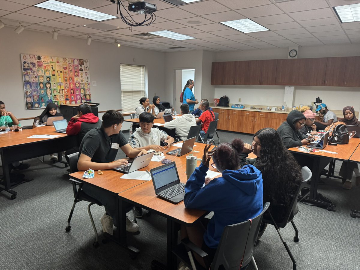 YES Milwaukee Businesss Plan Challenge students hard at work. Their Director has added pressure to them by saying “you know we won the YES National Chip last year” #yngentrepreneurz #milwaukee