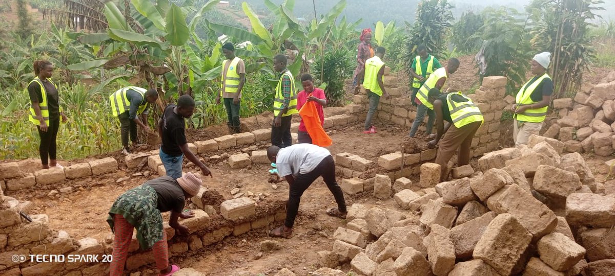 KaramboYouth's tweet photo. Kuruyu wa 13/08/2025 habaye ibikorwa by'umuganda mu kwizihiza umunsi mukuru w'urubyiruko muri #KaramboSector  Twubakira abatishoboye inzu. @jnabdallah @gahundemaurice @muka_vestine @NyamaswaFrancis @RwandaYouthVol1 @RwandaYouth @NsanzumuhireY @RwandaYouthArts 
@RwandaLocalGov https://t.co/8WY2ynELu5