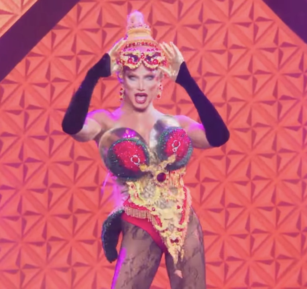 dahliamiyake's tweet photo. the amount of drag excellence she served in just one episode?? im sat for her @siamphusri #SlaysianRoyale https://t.co/hd4AHf3hvq