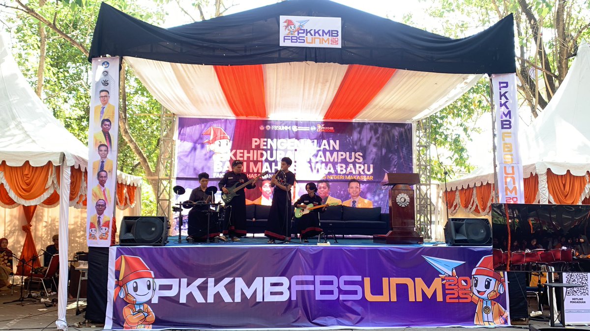 LenterAfbs's tweet photo. Salam Budaya!

Dokumentasi kegiatan perkenalan lembaga di PKKMB Fakultas Bahasa dan Sastra

#Lenterawillnotmakeyoufamous https://t.co/ddedmbvWHK
