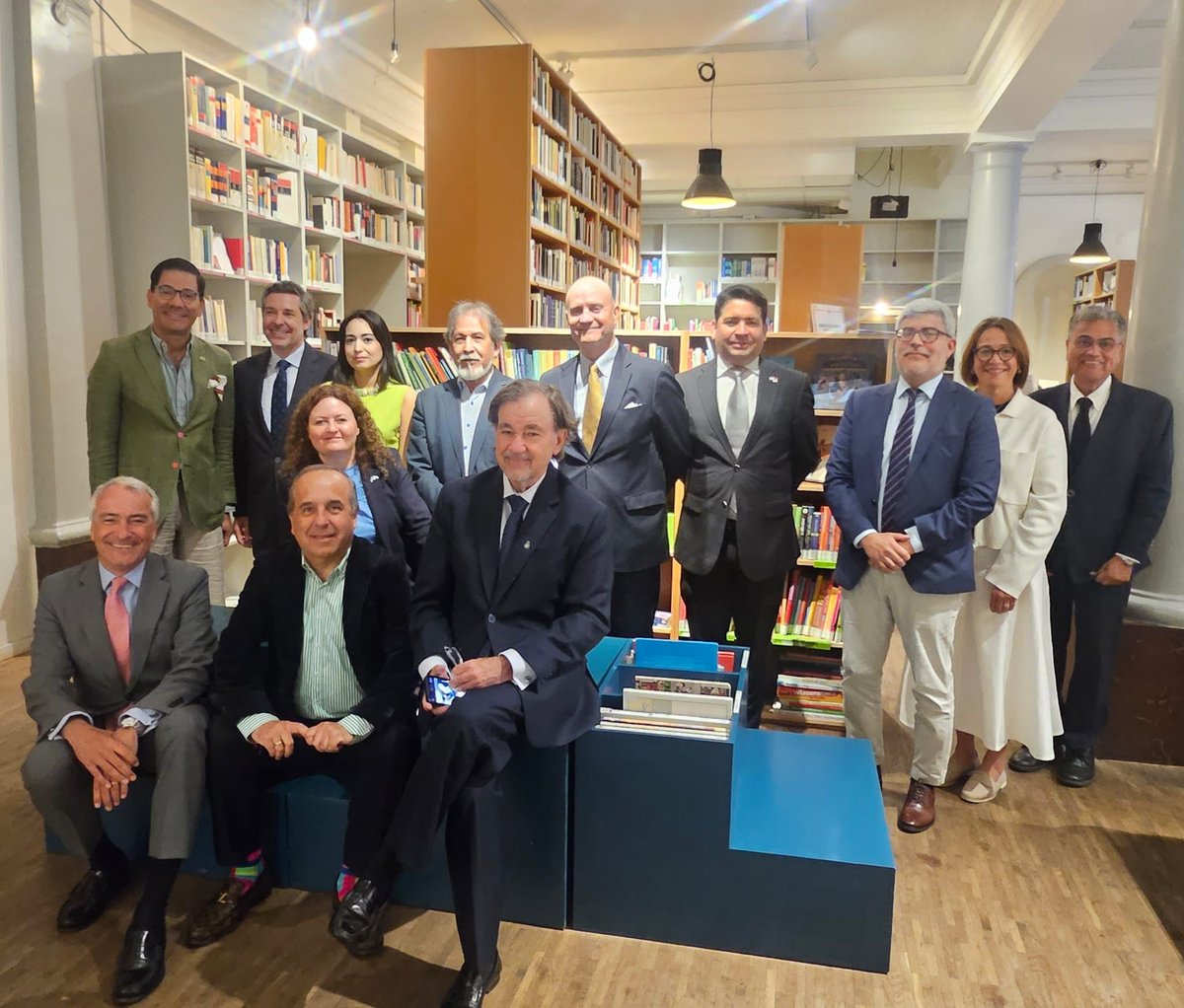 En el marco de la organización del estand que el GRULAC presentará en la Feria del Libro de Gotemburgo a celebrarse del 24 al 28 de septiembre del 2025, por primera vez se exhibirán libros en español de autores latinoamericanos. La reunión se celebró el pasado 12 de agosto.