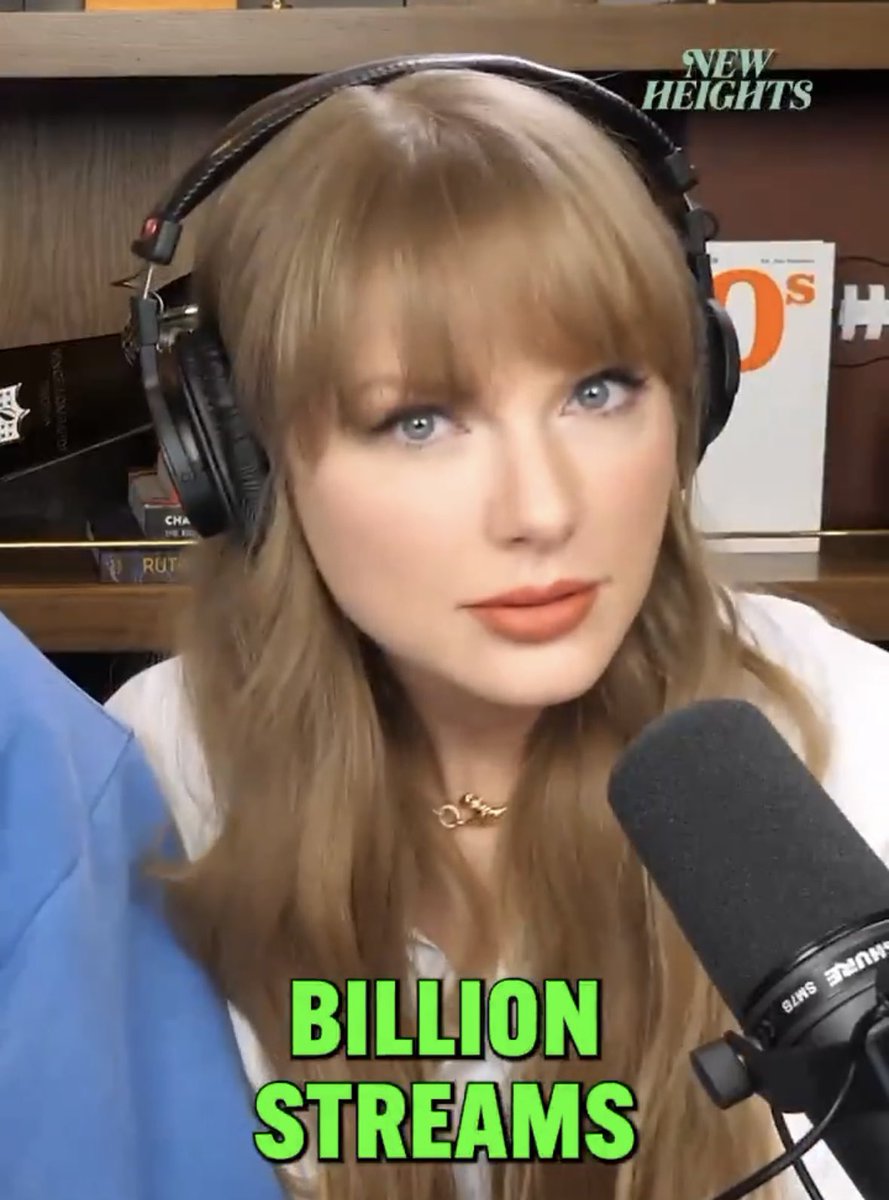moonlithoax's tweet photo. her face listening to her insane stats is sending meeee like yes girl that’s you https://t.co/WIOdlt2VjY