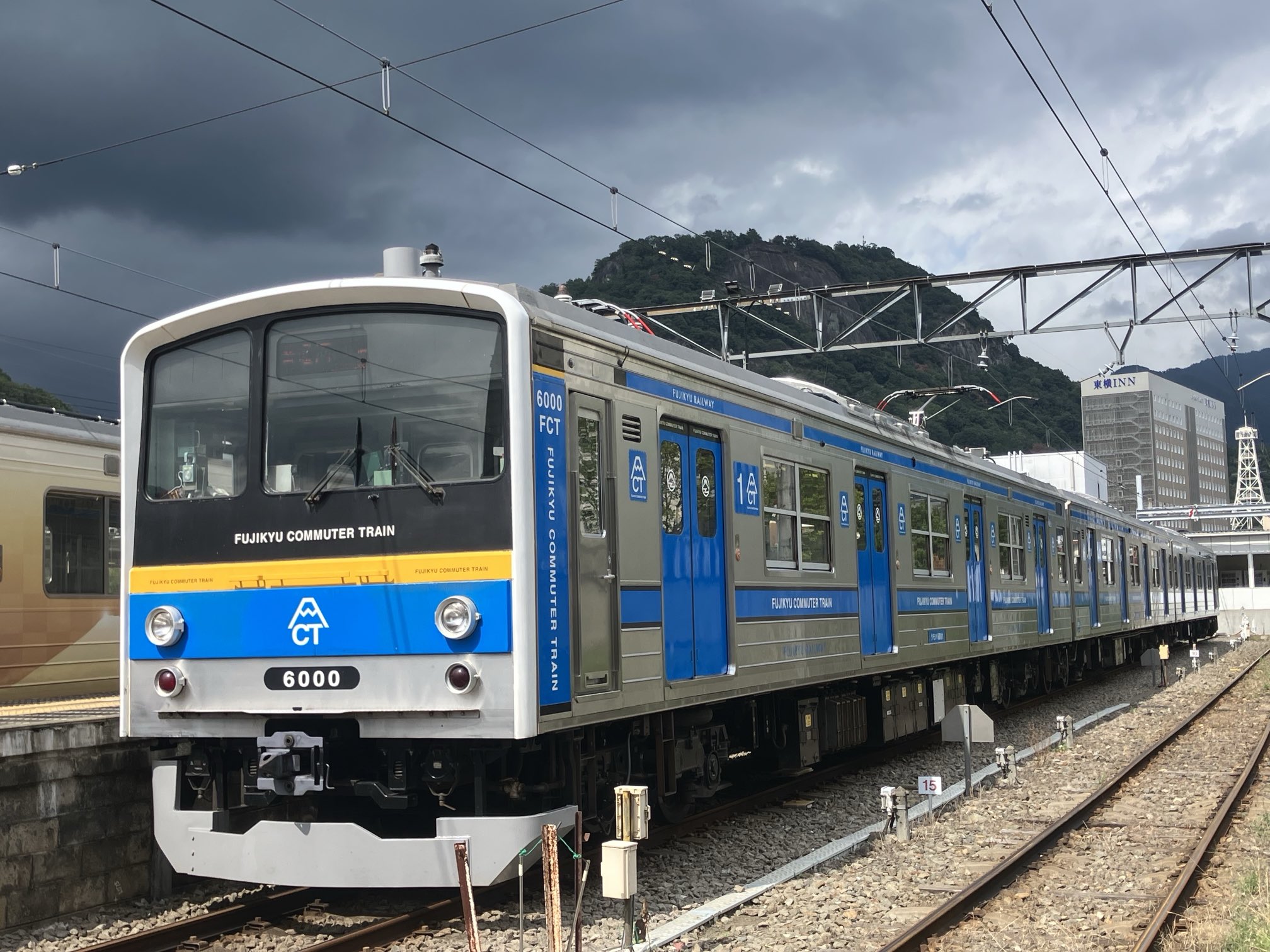 まちこ Mame Kurogouchi(マメクロゴウチ) 2025SS ジオメトリック
