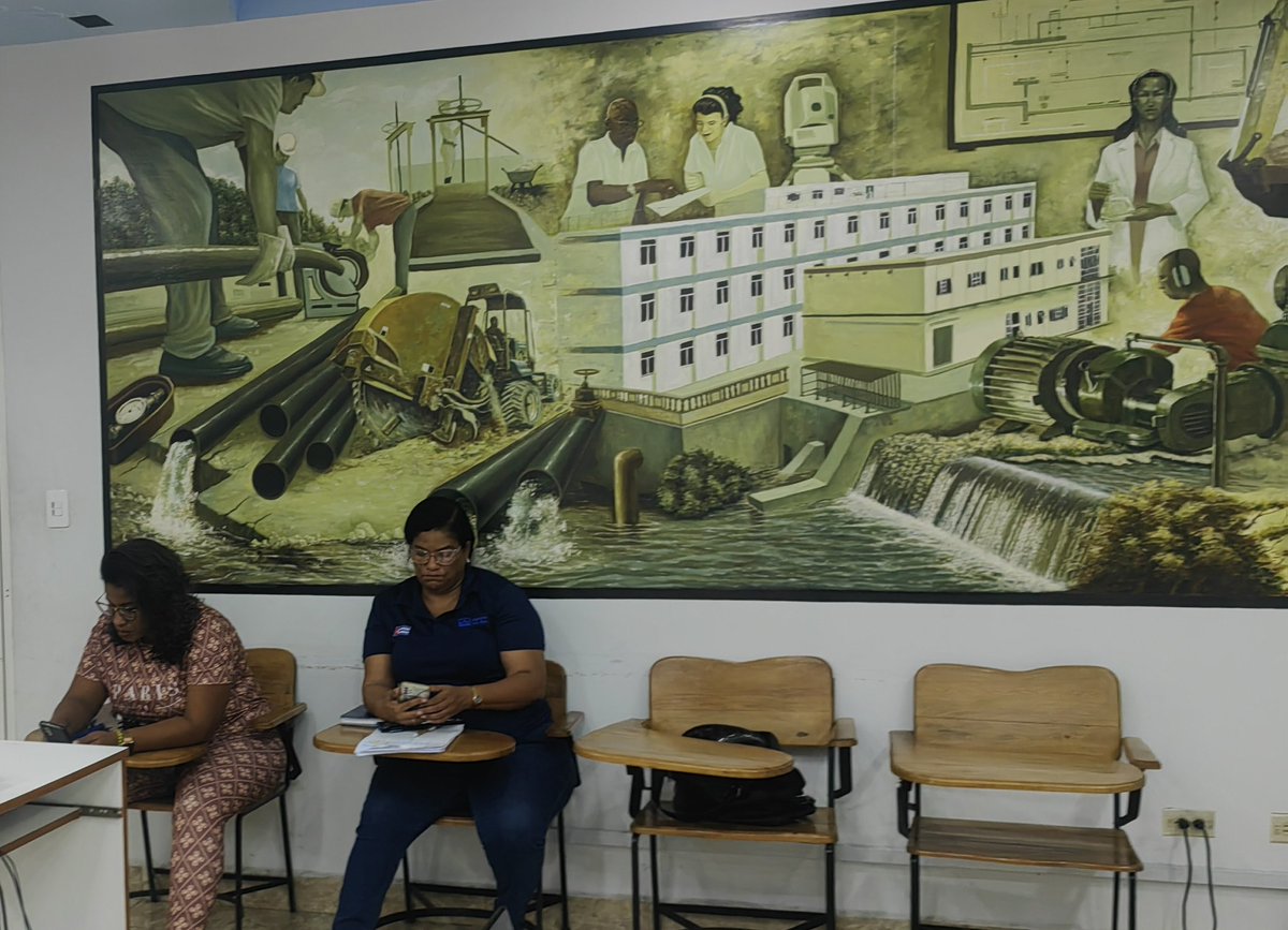 AntonioRdguezR's tweet photo. En la Empresa Aguas Habana, con el Delegado del #INRH y los Principales Directivos,evaluando la recuperación de los 5 municipio del Centro de la Ciudad, después de los trabajos conjuntos con la #UNE, en la fuente de abasto #CUENCASUR,se aprecia la mejoría #UnidosXFidel #INRHCuba https://t.co/KwafrmF7FP