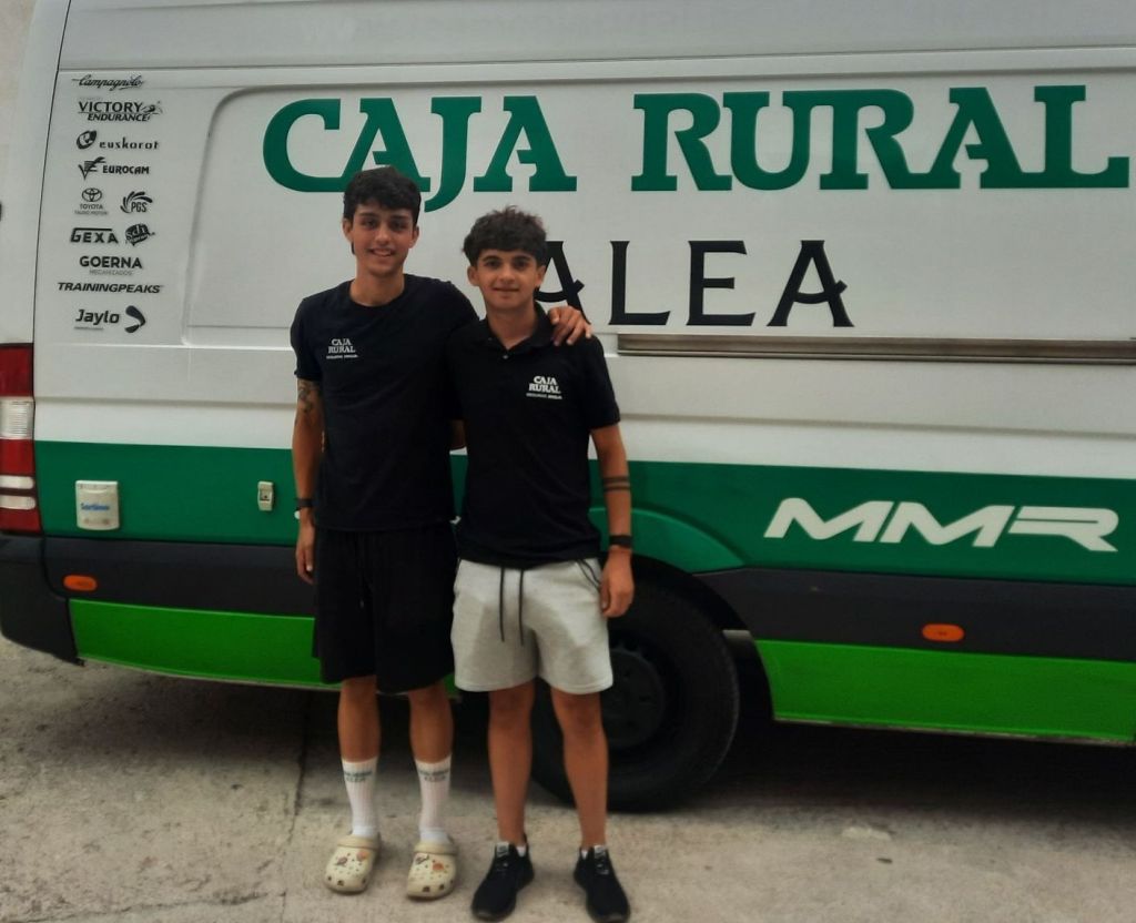 #TrofeoCasaLuisa 
Dani Cepa toma el relevo de Tomás Miralles en #Ayegui – ALICANTE Con el PLATO GRANDE <a href="/danicepa/">Dani Cepa</a> <a href="/FilialCajaRural/">Caja Rural-Alea</a> <a href="/CcestellaL/">Ccestella/LizarraTe</a> share.google/dC2o5Q6tLT8zvj…