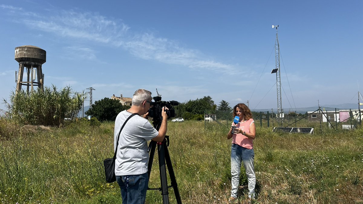 ajtnavata's tweet photo. 📺 RTVE ha visitat Navata per gravar contingut pel seu noticiari, posant el focus en l’alerta taronja per calor intensa que afectarà l’Alt Empordà en els pròxims dies. https://t.co/qAFzvRUfFk