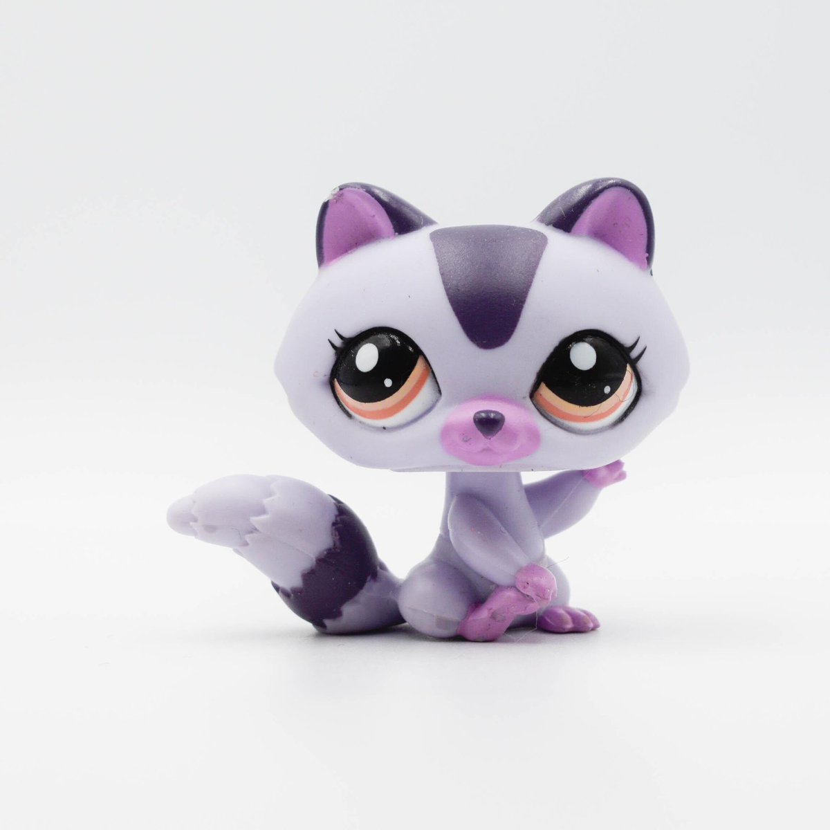 the lps of the day is lps #1622
i want every lps raccoon in my
collection they r one of my fav
animals ^_^ super cute !!! 🦝