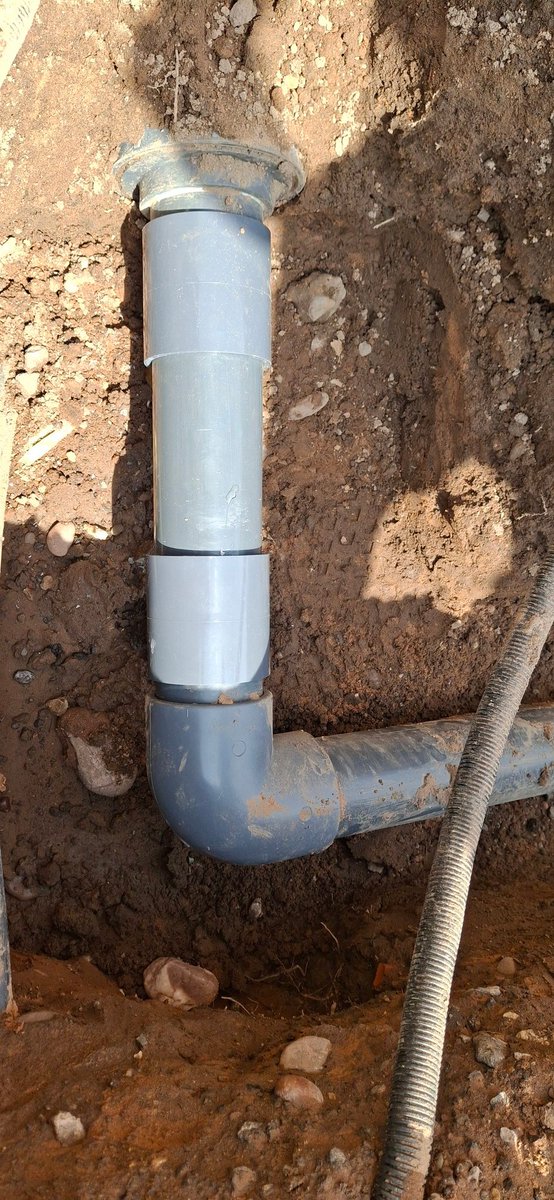 Couldn't have asked for a better day for the 3" irrigation main to spring a leak 🙄. All sorted to check in the morning 🤞🏽