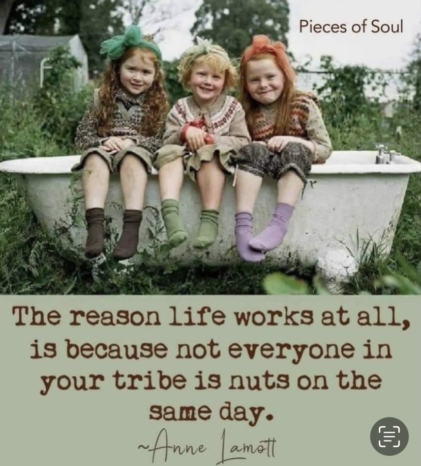Happy Wednesday, featuring me and my crazy friends! 😁😁😁😁😁
#wednesdaymotivations #friend