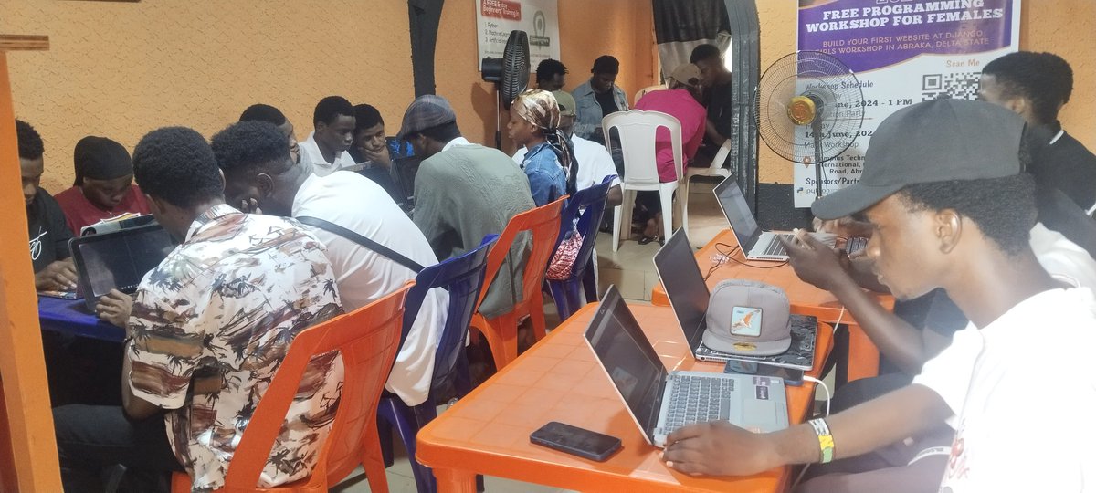 HamplusHub's tweet image. Today in our computer hub, we decided not to teach but to analyze, brainstorm, design and code. We have four apps as our objective!
Photo speaks ▶️▶️
#codingvibes #coding #CodingJourney #codingcommunity #programming #JavaScript #abraka
@abraka_delsu @hackSultan @SedenuCharles