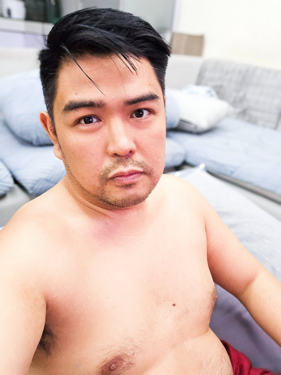 QC_ChubbyGuy's tweet photo. Ang laki ng tiyan ko pag nakaupo hahaha ππ€£ pakihimas naman please π€£π #ChubbyPinoy #Chubby https://t.co/NvqQnE01hR