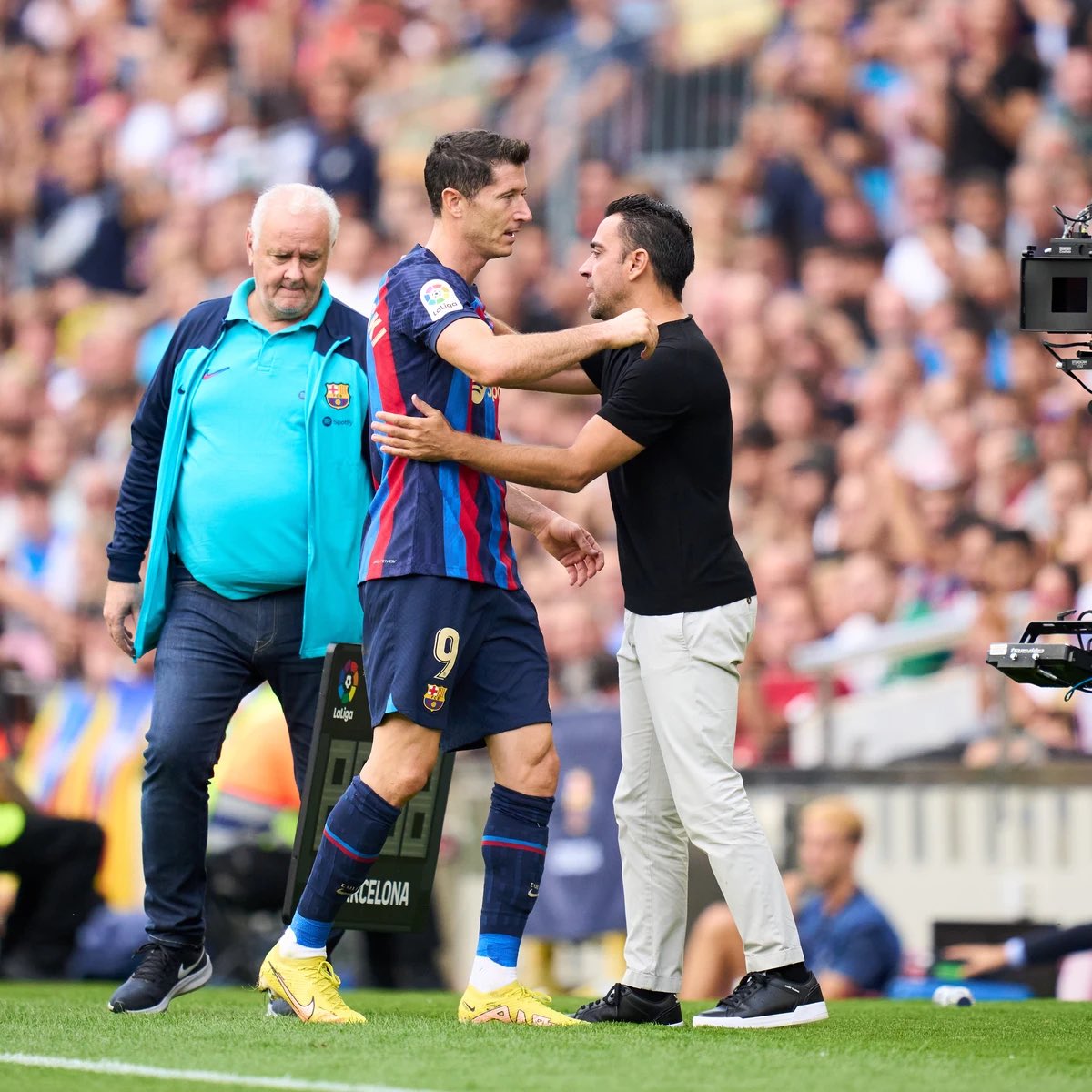 ❗️Lewandowski: “Xavi fue una persona muy importante para mí. Noté que tenía algo especial para ser un gran entrenador. Hizo un muy buen trabajo en un momento complicado. También estamos donde estamos ahora por él.” <a href="/BBCSport/">BBC Sport</a> #FCB 💙❤️