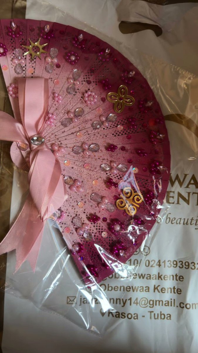 Bridal fan beautifully crafted for Theresa by
@obenewaakente