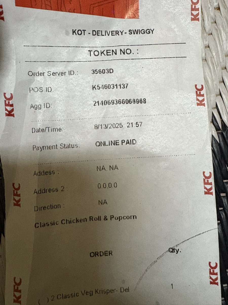 kr_Aryan_'s tweet photo. @Swiggy I ordered a Wednesday Value Chicken Meal (Order ID: 214069125759868) but received a wrong order (ID: 214069366066968). Despite contacting support, there's been no resolution. Kindly look into this urgently. Proofs attached. #SwiggySupport https://t.co/xKqtl8YSfb