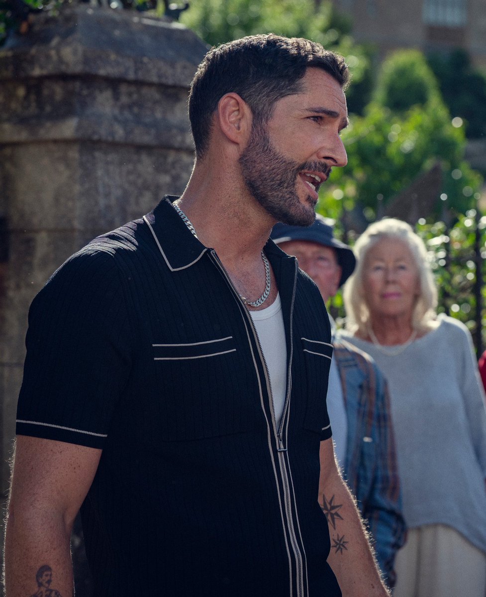tomellisbrasill's tweet photo. 📷 | JASON RITCHIE!!!!

Tom Ellis em The Thursday Murder Club, que estreia 28 de agosto na Netflix. https://t.co/p8WTSzBApn