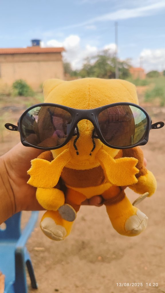 Meu Alakazam está usando a holowear "estilo zika" na torcida para <a href="/LeL_Unite/">LeL</a> nesse campeonato mundial de Pokémon Unite.

#pokemonworlds2025