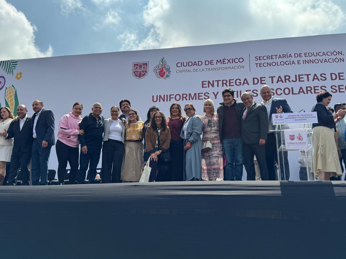 PabloTrejoIzt's tweet image. Hoy acompañé a la jefa de Gobierno, Clara Brugada, en la entrega de tarjetas del programa de uniformes y útiles escolares en el Estadio GNP Seguros. 

Un apoyo directo para la educación de nuestras niñas y niños. 🎒📚

#Iztacalco #EducaciónParaTodos #CDMX
