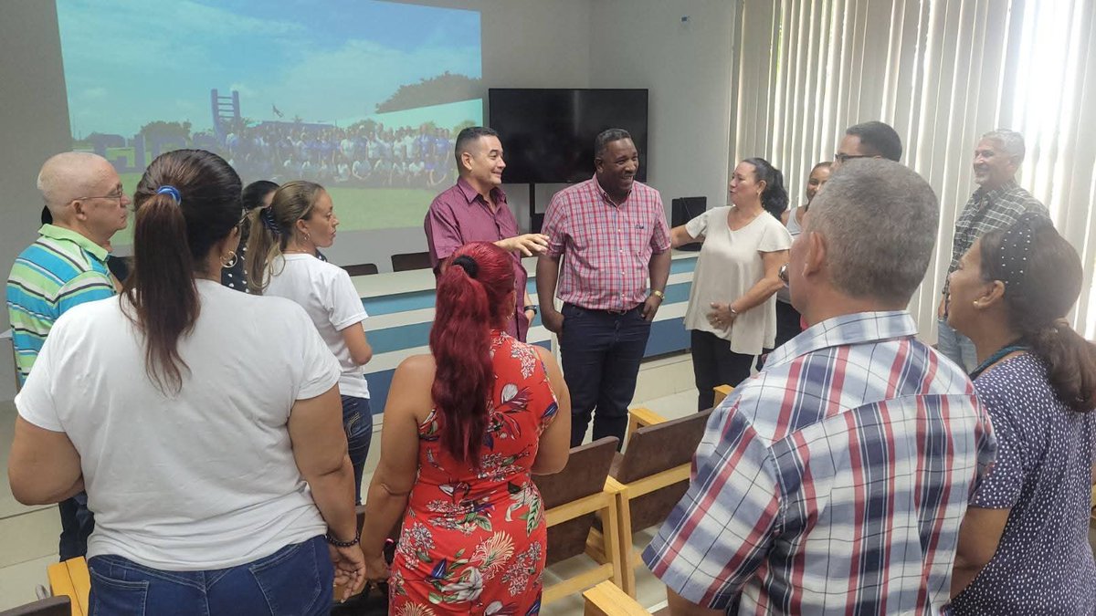 Múltiples actividades se realizan en Camagüey en saludo al Aniversario 99 del natalicio del Comandante en Jefe Fidel Castro Ruz. 

Walter Simón, Primer Secretario del Partido en la provincia, y el Gobernador Jorge Sutil, intercambiaron en centros camagüeyanos.

#FidelEnCamagüey