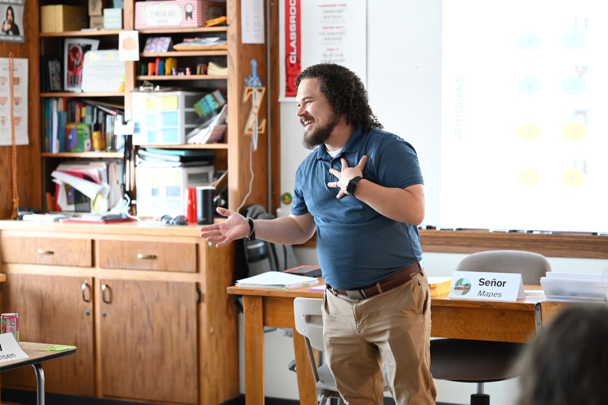 LHSLinks's tweet image. Welcome back, Links! The hallways and classrooms at LHS are alive with connection and learning already on day one! #GoLinks #FirstWeekLPS