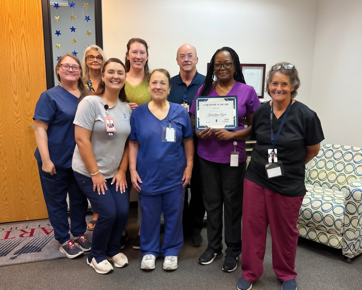 carterhcare's tweet image. Congratulations to CHHA Jacquelynn Ayers (Oklahoma City Hospice), one of our Q2 2025 ABCD Award winners! 🎊 Jacquelynn (second from right) celebrated her award with members of the OKC and Tulsa Hospice teams. 👏 #employeeawards #aboveandbeyondthecallofduty #ouremployeesrock