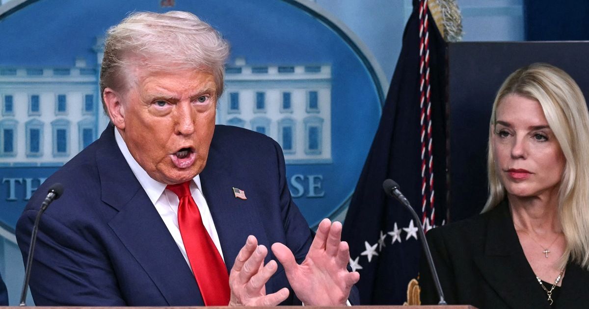 The move has already caused confusion among federal agents tasked with tackling local crime. "No one knows who is in charge or what they're supposed to do," one official said. nbcnews.com/politics/white…