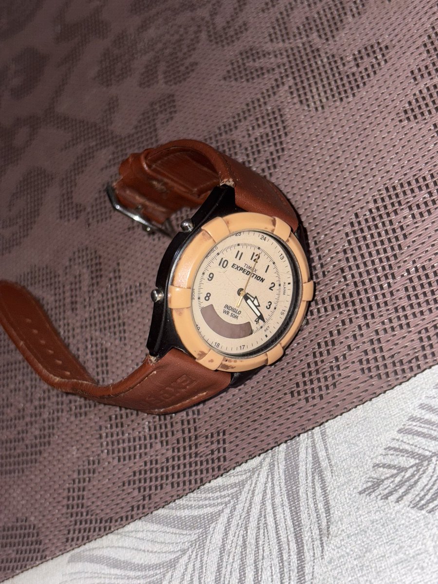 theuunniikk's tweet image. From my first Timex to this third one… the first was stolen, the second lost. This one’s still ticking, carrying stories of every journey. For those with an army heart, it’s more than a watch—it’s a piece of home. 🥹 #Timex #ArmyStyle