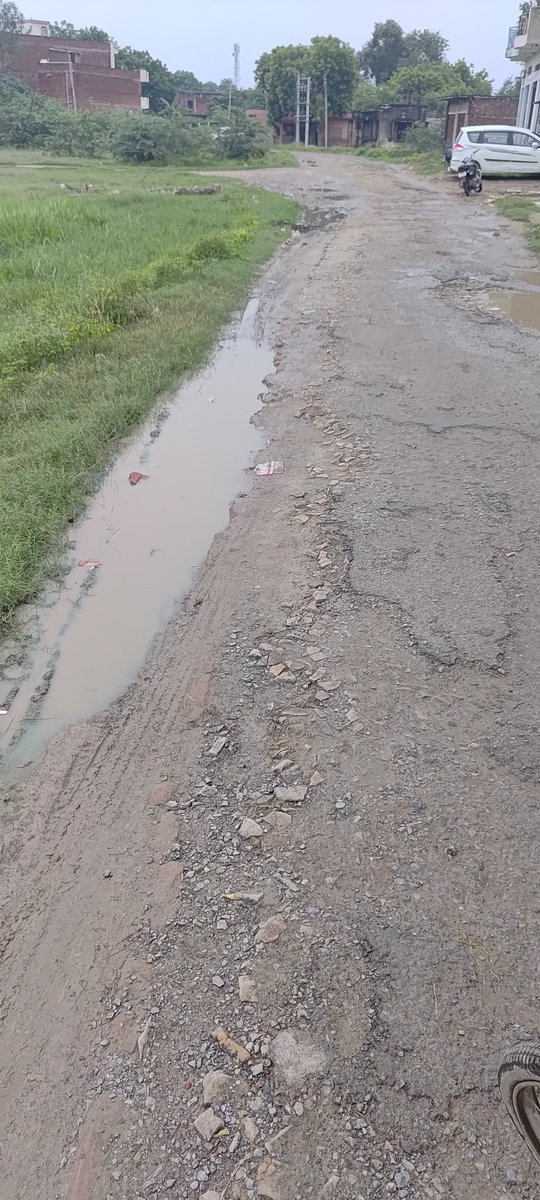 Ajay07dwivedi's tweet photo. @DM_PRAYAGRAJ sir kuch image gram janghai Duban ko jane wali link road ki hai..rojana ho rhi durghatna se rahat dilaye aaj kai saal se ye road nhi ban pa rhi,pradhan khte hai unke kote se nhi bnegi,panchayat sadasya khte hai unse nhi,vidhyak aur sansad idhar muh bhi nhi dikhate. https://t.co/Gn9wT26gRa