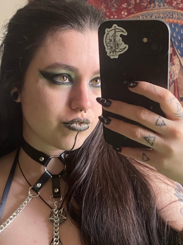 Do you like Green shadow make-up with my eyes ?