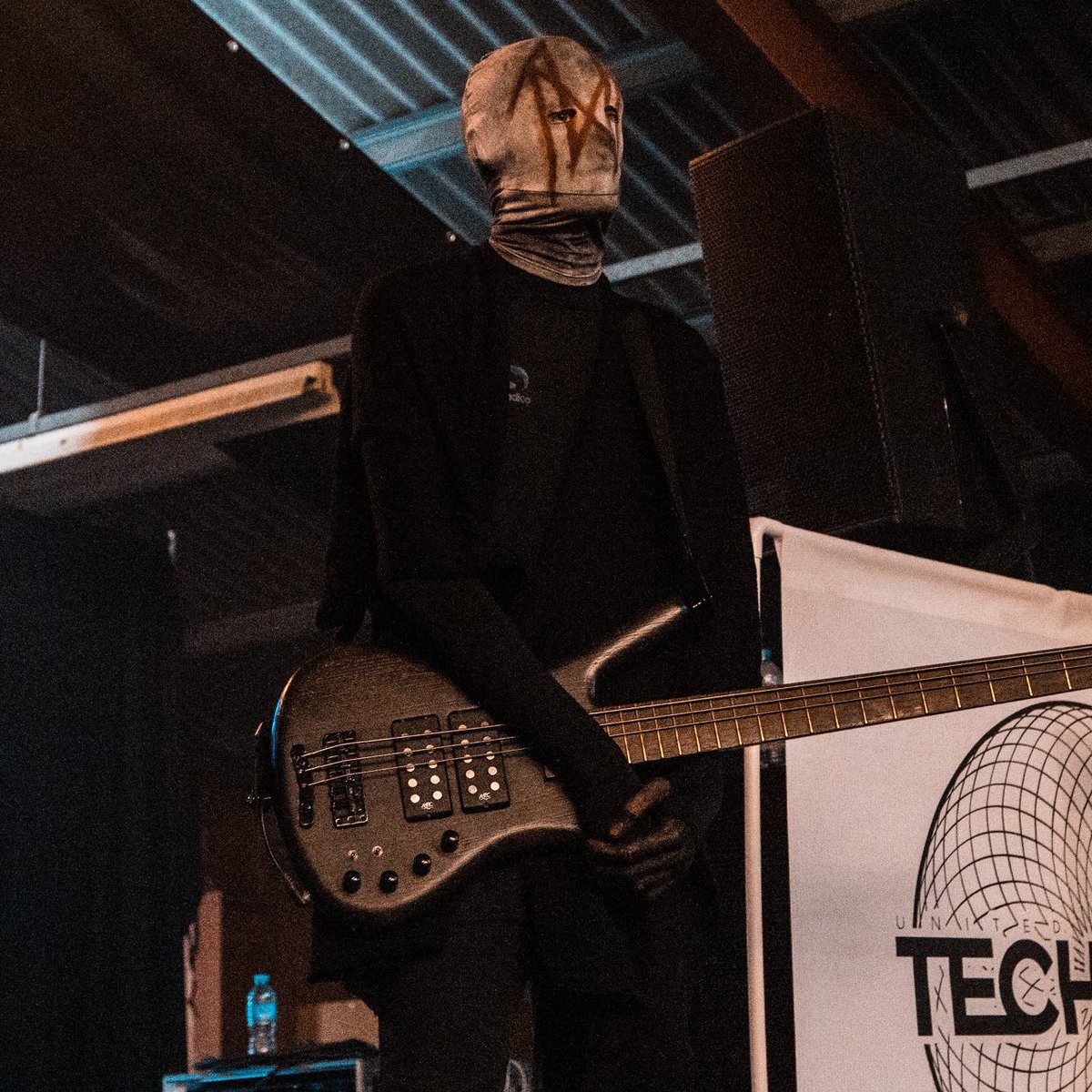 he looks so polite here