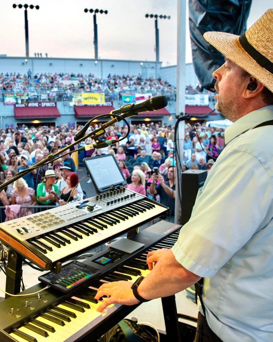 Tickling keys and tugging at your heartstrings all summer long! 🎹🖤
4️⃣ back-to-back shows: 
8.13 Lower Township Summer Concert • NJ
8.14 Wellsville Fire Carnival • PA
8.15 Paradise Grill • DE
8.16 Heidlersburg VFD Carnival • PA

Raise the barn!
#AmishOutlaws
📸: Moheganpa
